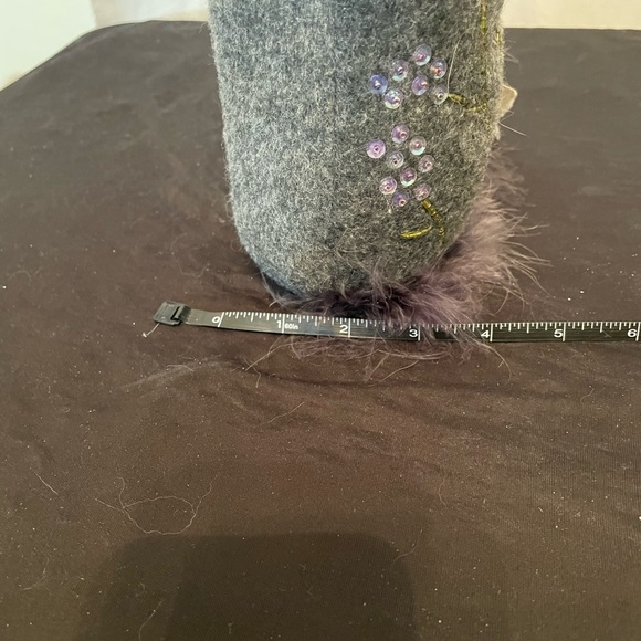 Felt Cat Decor with Fluffy Tail & Embroidered Flowers Weighted Base NWT - Picture 7 of 9